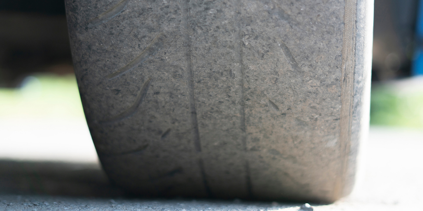 Jak rozpoznać zużyte opony samochodowe?